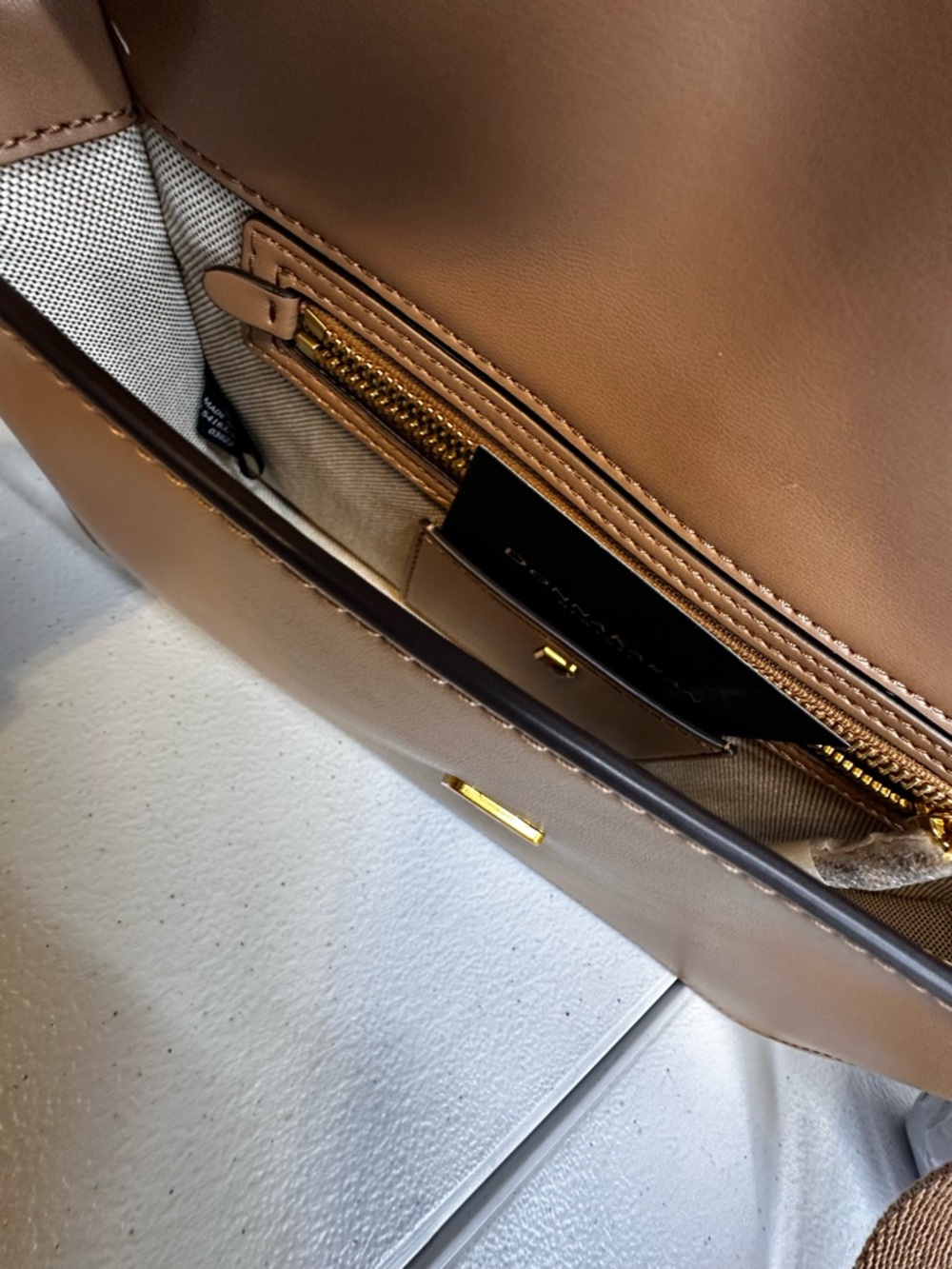 Donna Karan Valley Stream Tan Leather Flap Bag Gold Hardware Crossbody NWT - Picture 6 of 9